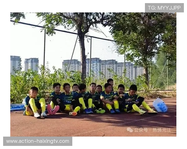 足球球星的业余生活揭秘：从训练场外的兴趣爱好到个人成长的点滴故事